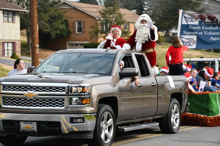 Watch now Santa finds his way to Church Hill for parade Arts