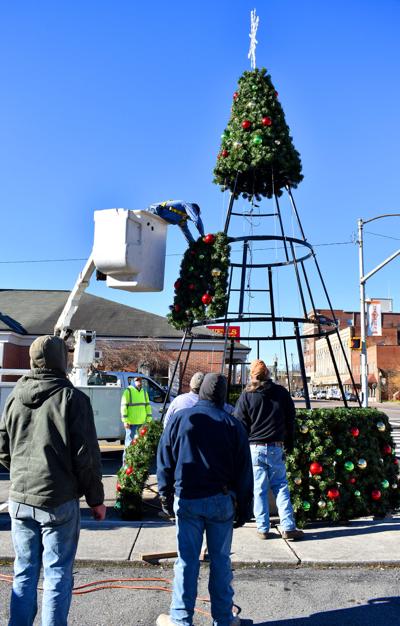Norton Christmas tree setup - Nov. 19, 2020