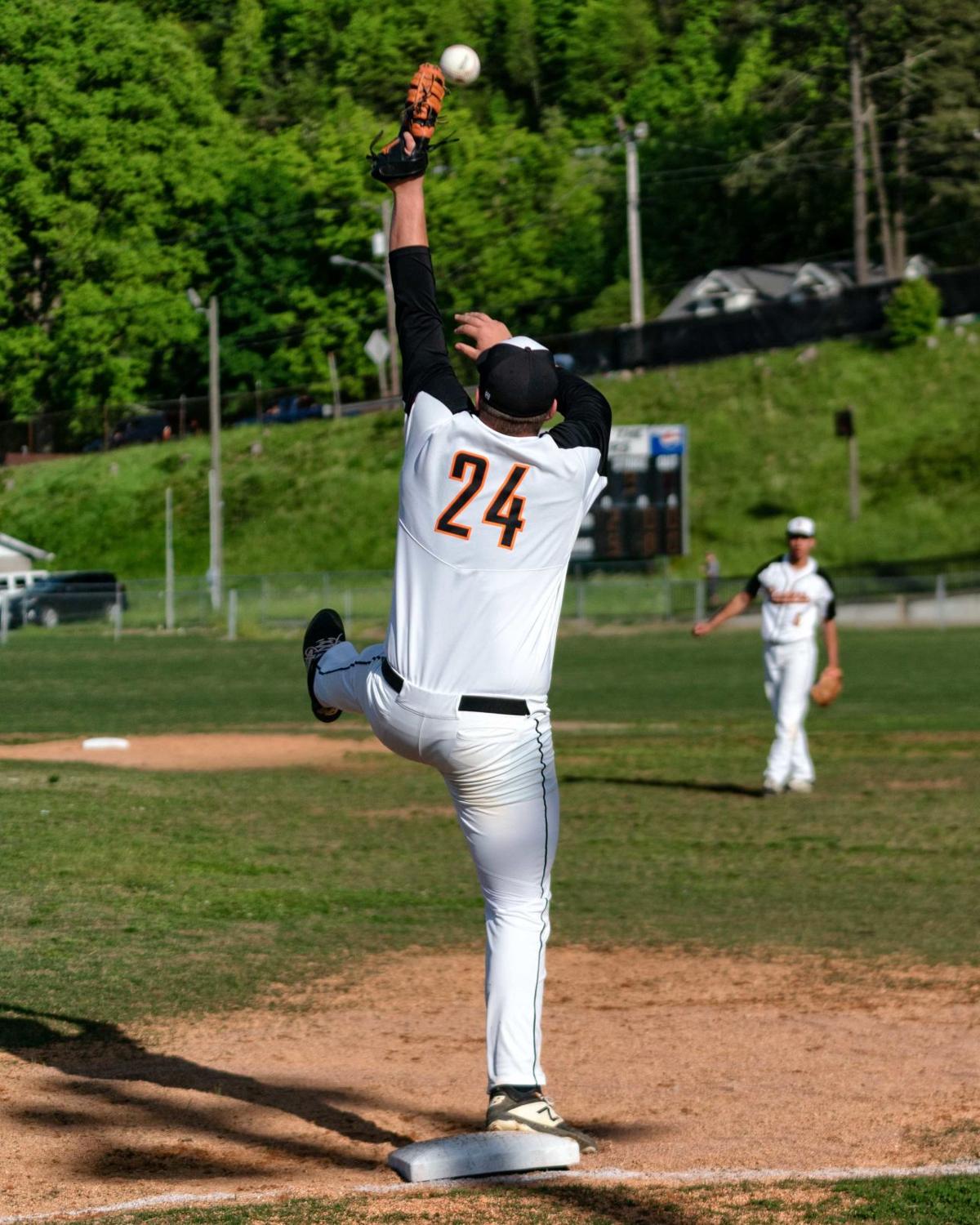 Spartans Win Wild One Over Raiders Take District Title Sports Timesnews Net Spartans Win Wild One Over Raiders Take District Title Sports Timesnews Net