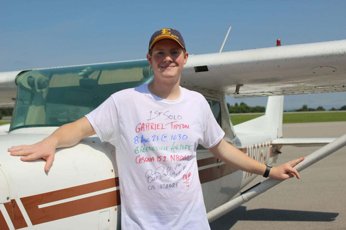 D-B's Tipton earns solo wings