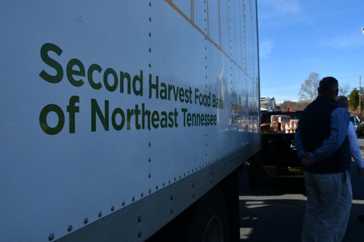 Wallace Nissan Mitsubishi donate trucks of food to Second Harvest, Fill