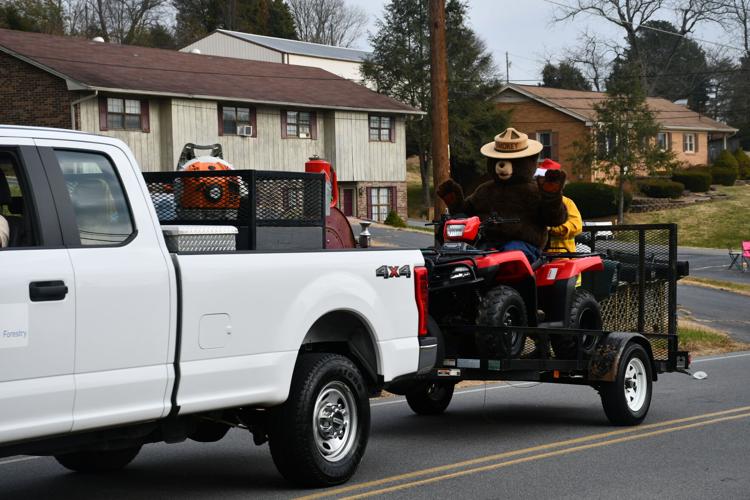 Watch now Santa finds his way to Church Hill for parade Arts