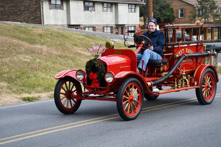 Watch now Santa finds his way to Church Hill for parade Arts