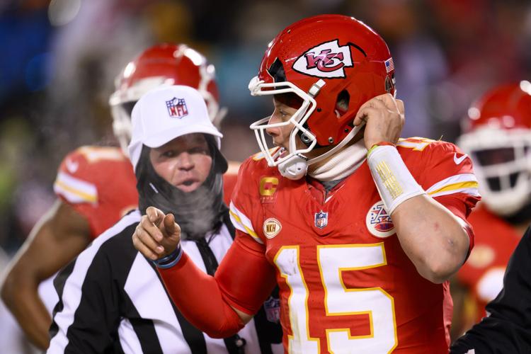 NFL playoffs: Mahomes leads Chiefs over Dolphins in frigid