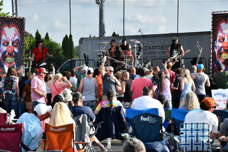 Racks by the Tracks festival goers choose top beverage, food offerings
