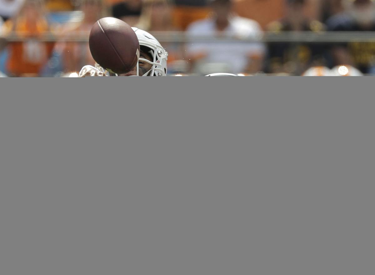 Grier Throws 5 Tds No 17 Wvu Rolls Over Tennessee High School