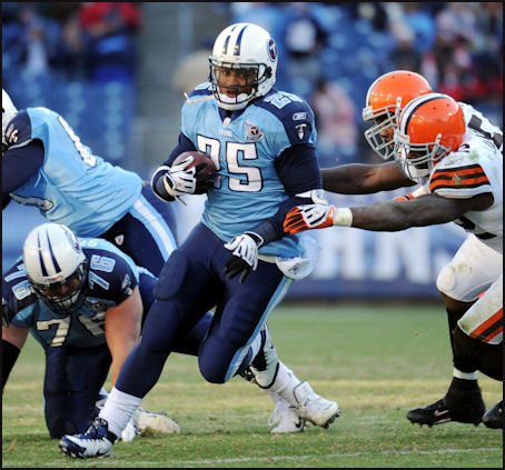 Tennessee Titans running-back LenDale White (25) scores a