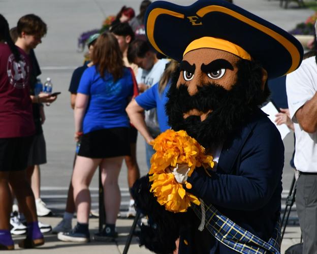 ETSU Unveils New Bucky Statue