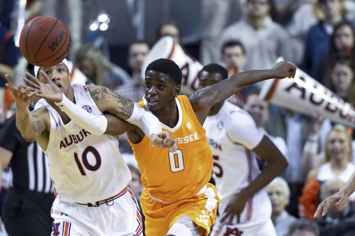 Auburn Rallies Past Ut Fan Tossed For Derogatory Comment Toward