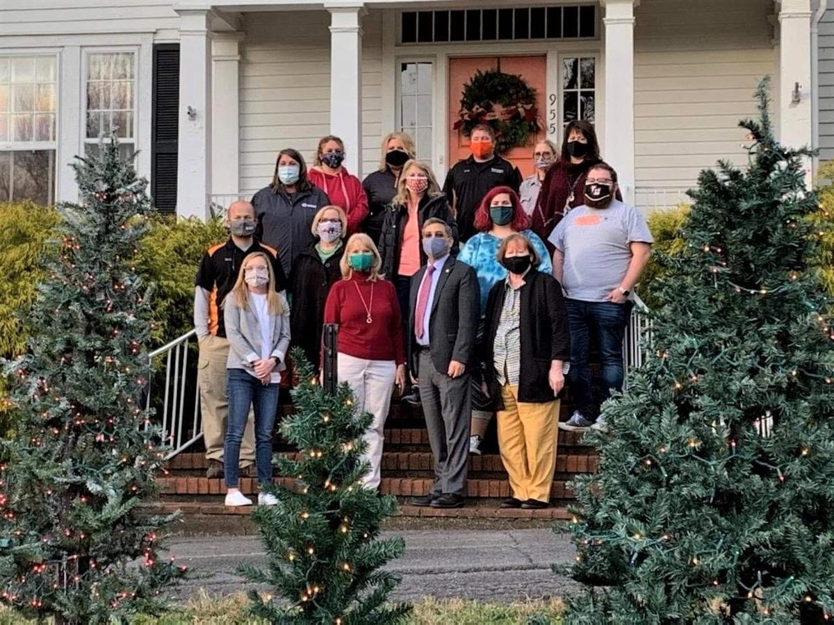Tusculum first lady hosts decorating event