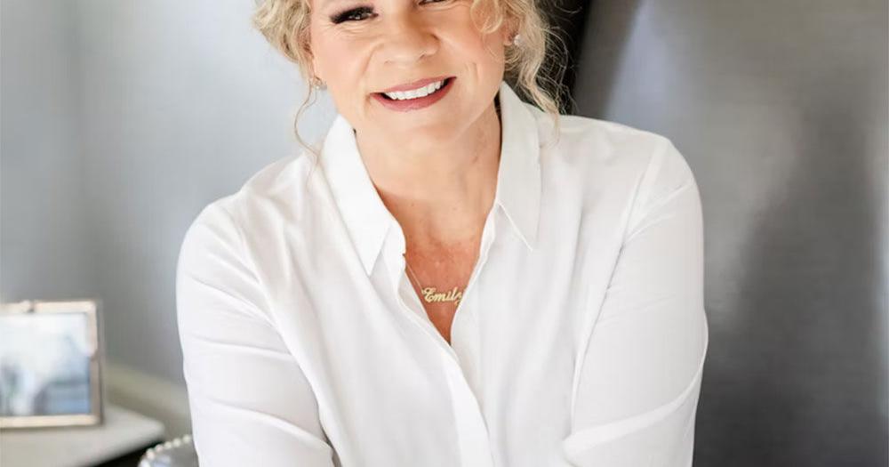 “Duct Tape And White Lies” — Glendale Native Pens Women’s Leadership Book