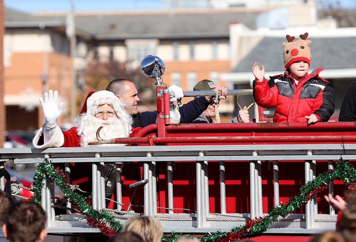 Christmas Things To Do In Webster And Kirkwood Mo 2022 Downtown Kirkwood Holiday Walk 2021 | Webster Kirkwood Times |  Timesnewspapers.com