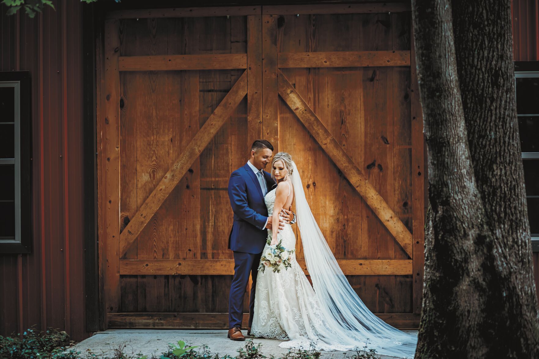 Molly Jan Flippo and Clayton Thomas Chapin Spotlight Weddings