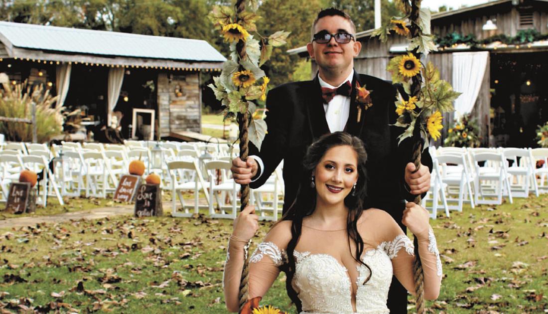 Jasmine Johnson And Garrett Borden Spotlight Weddings Tnvalleybrides Com