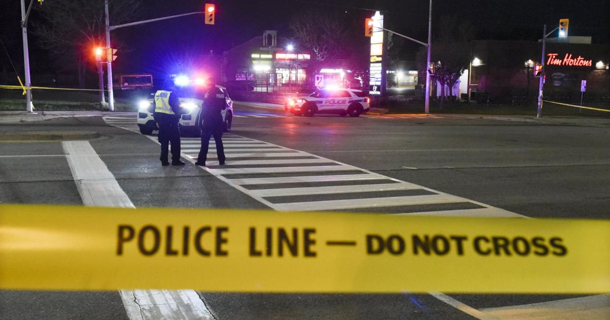 Two men sent to hospital with gunshot wounds after overnight Scarborough shooting: Toronto police