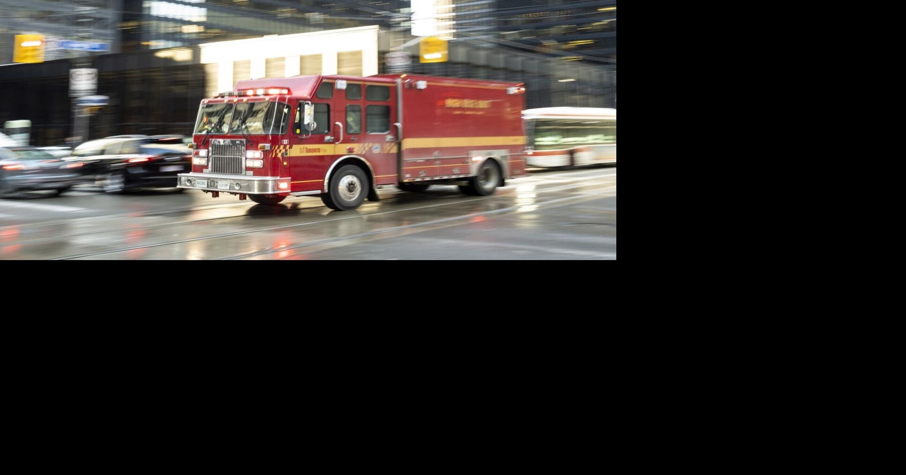 多伦多消防员成功营救一名被困在斯卡伯勒高层大火中的人