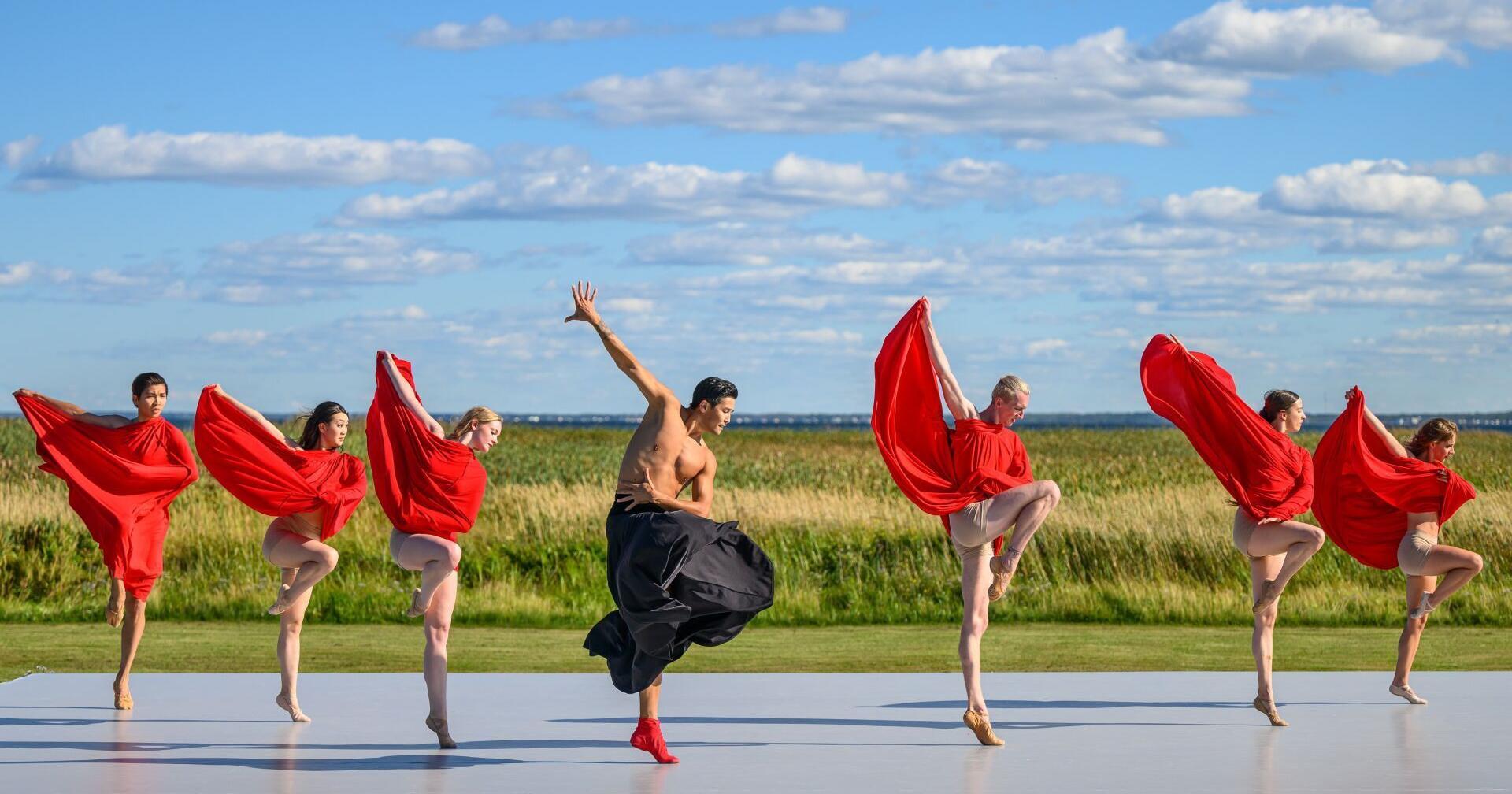 See ballet by the beach with an amazing view and superb food | Things To Do - Vimarsana News
