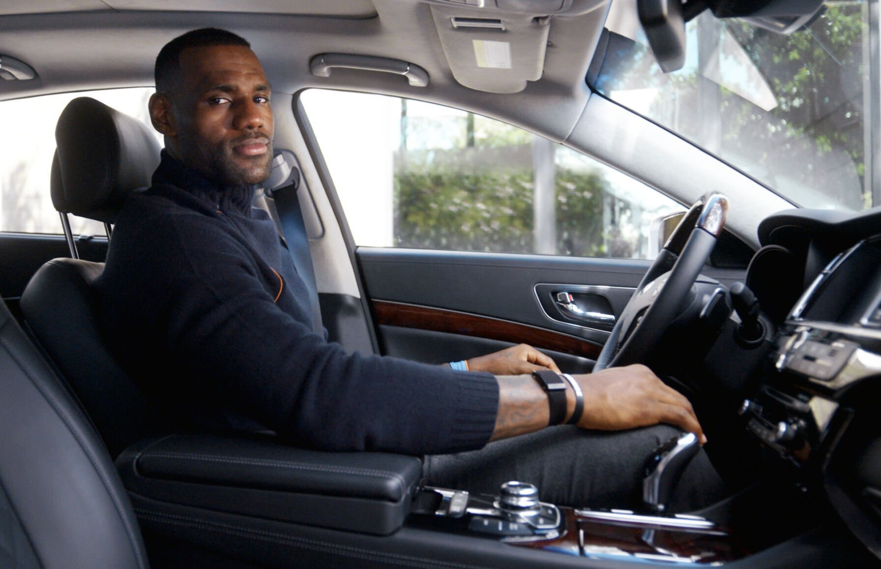 LeBron James tells The Truth about driving his Kia K900 luxury sedan Automobiles toronto