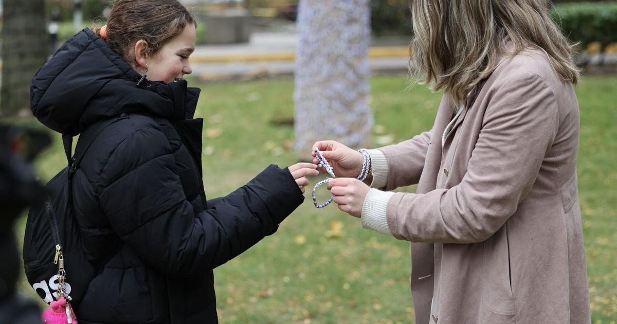 Sick Kids Foundation hosts friendship bracelet swapping | Beauty-and-fashion Sick Kids Foundation hosts friendship bracelet swapping | Beauty-and-fashion