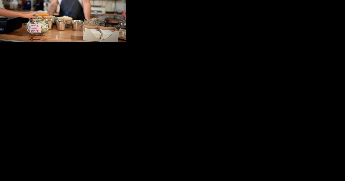 How much do I have to tip? Is it true 18% to 20% is the bare minimum? - Vimarsana News