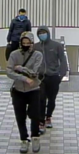 Toronto police looking for two men after youths robbed at gunpoint
