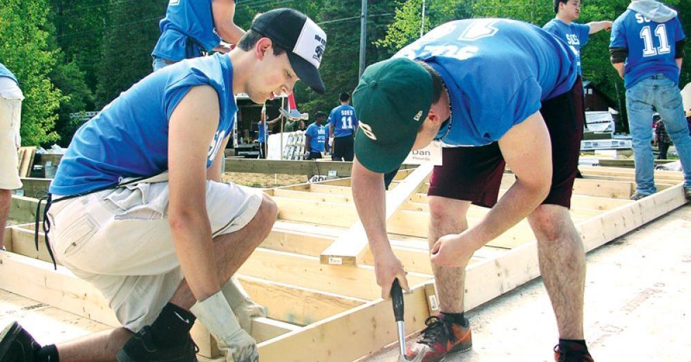 Silverthorn students do charity build Life