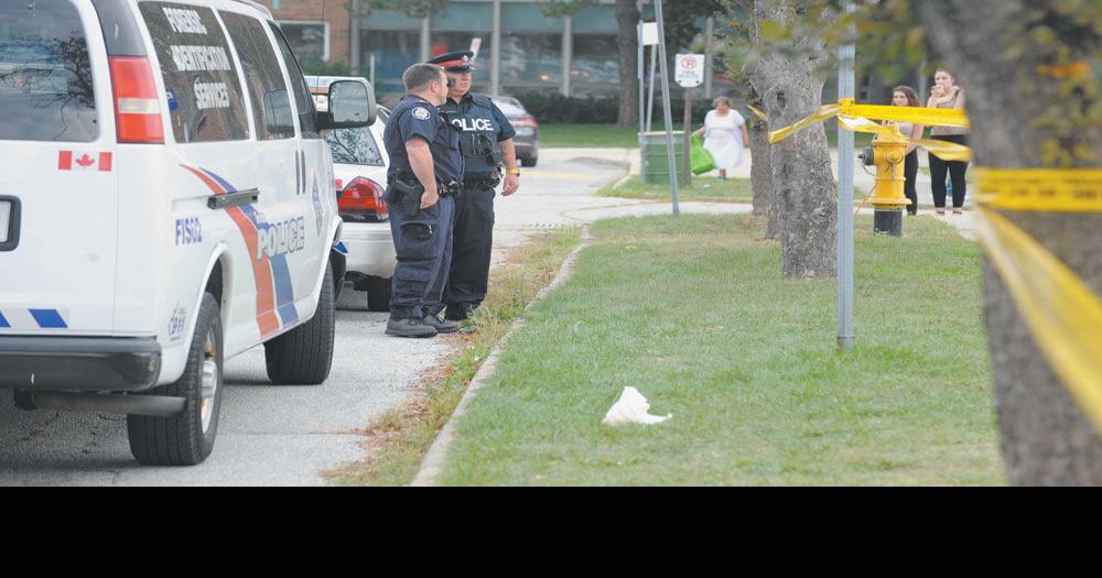 Toronto police investigate double stabbing at Etobicoke's Burnhamthorpe