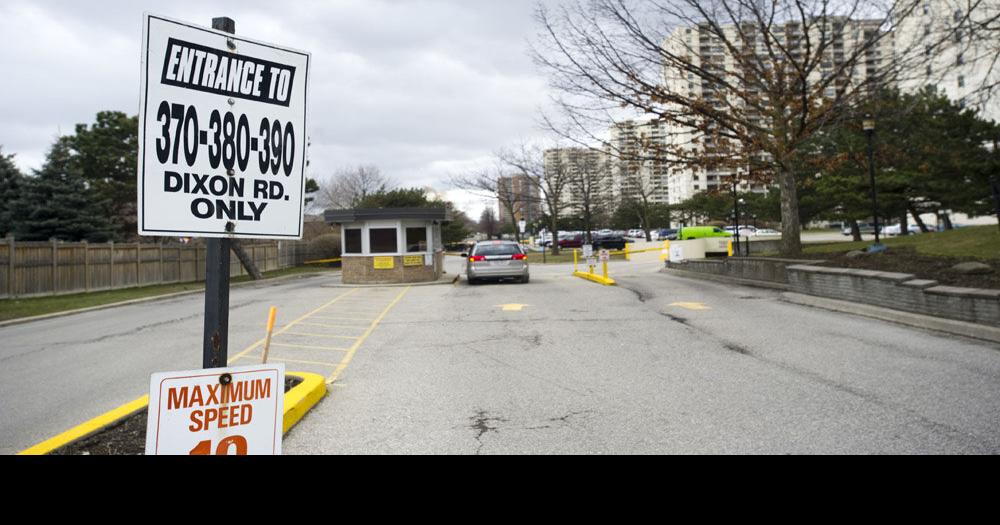 Security guard dodges bullet at Dixon Road apartment complex in