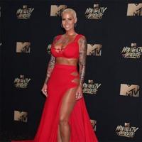 Amber Rose considering a breast reduction, Things To Do
