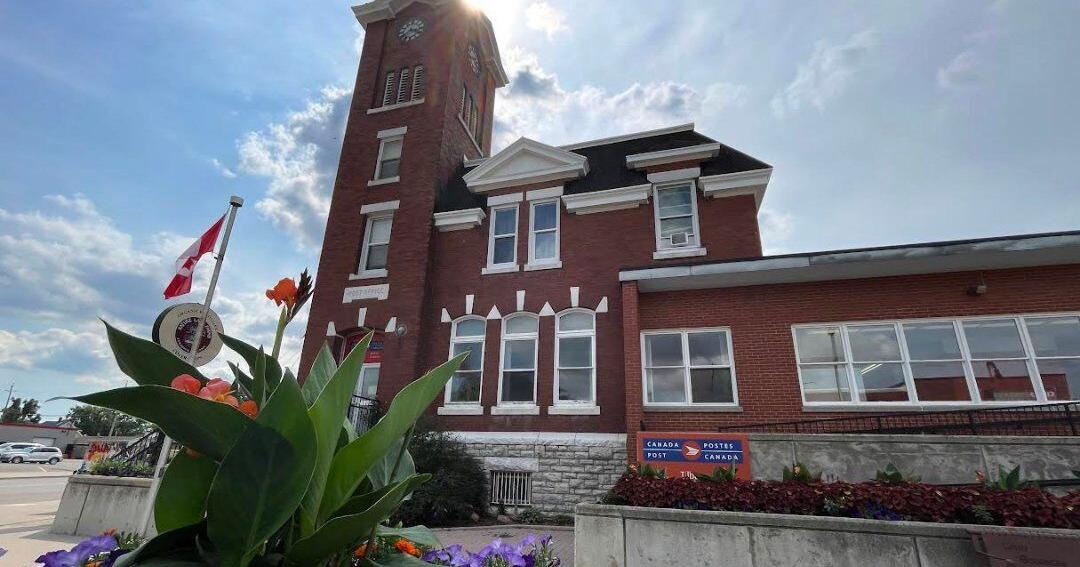 This Ontario town known as the light between the lakes has a long history represented by a 175-year-old clock