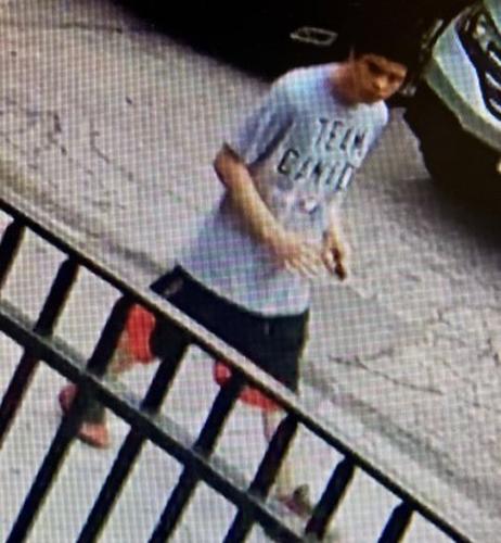 Toronto police looking for man reportedly seen with knife in Riverdale area
