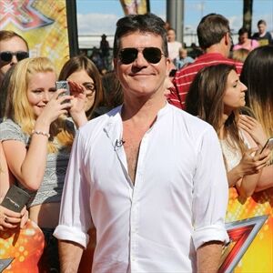 Simon Cowell 'weighing up legal action against Gary Barlow'-Image1