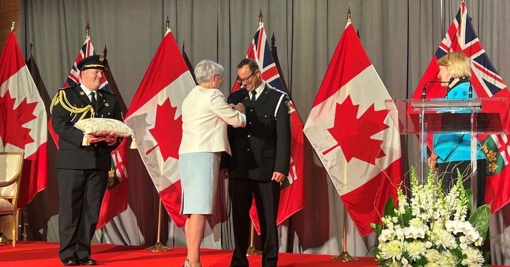Ontario paramedics awarded bravery medals | News - Vimarsana News