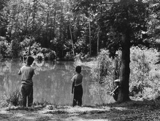Eagles nest c amp Boys Fishing 1960.jpg