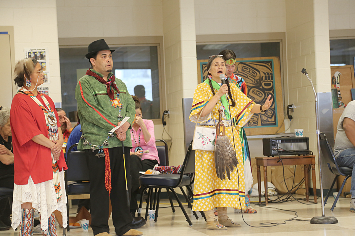 Colville tribal member Shelly Boyd talks with the inmates, guests and