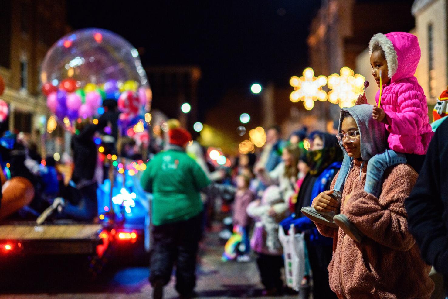 Paducah Christmas Parade, Candy Cane Hunt this weekend