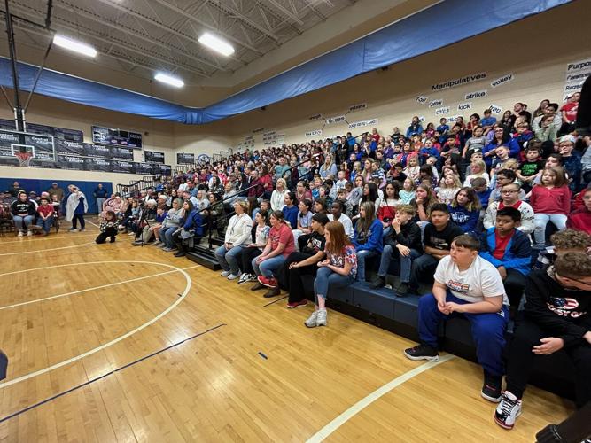 WWII veteran speaks at Graves County Elementary School