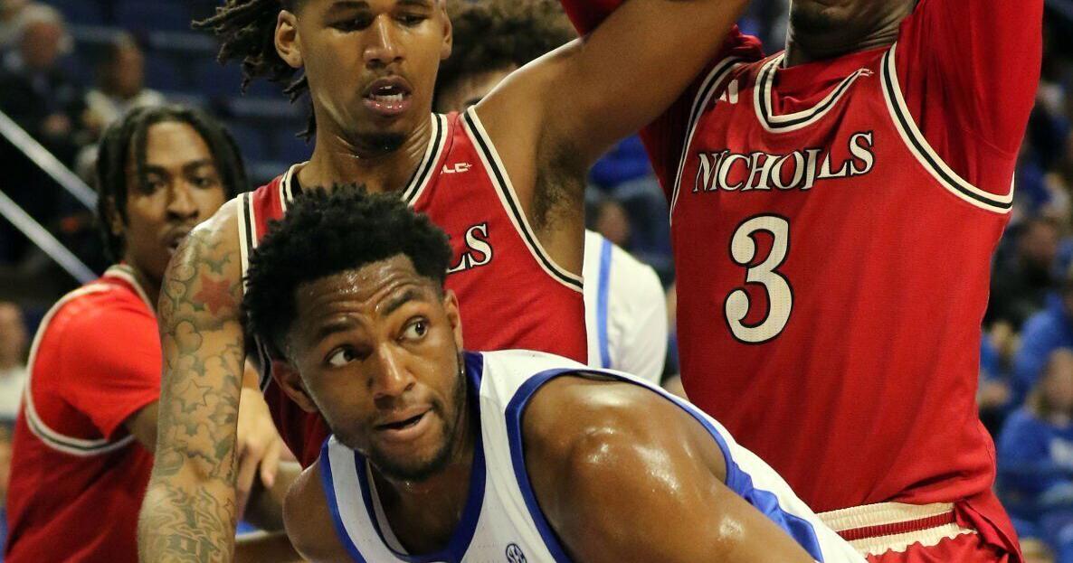 Kentucky opens season with sloppy win over Nicholls