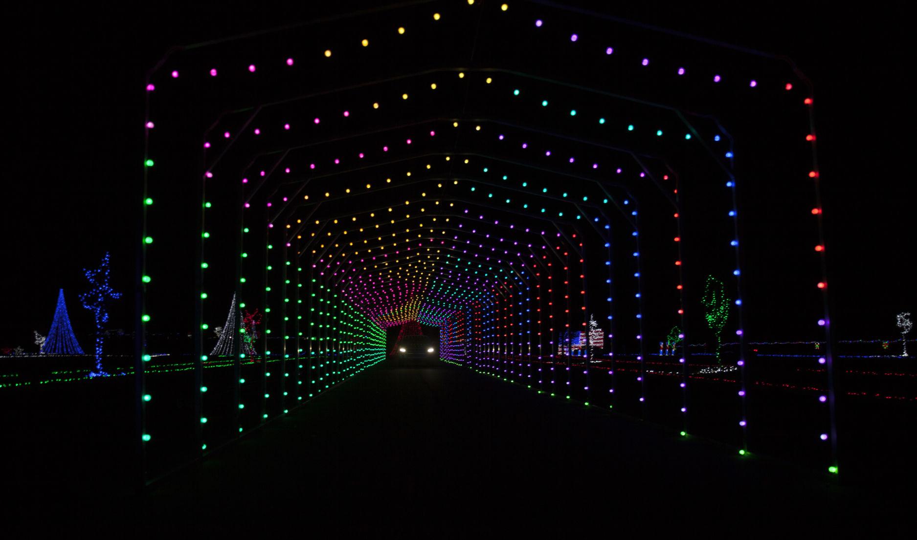 Annual Veterans Park light show opens Christmas season Cherokee