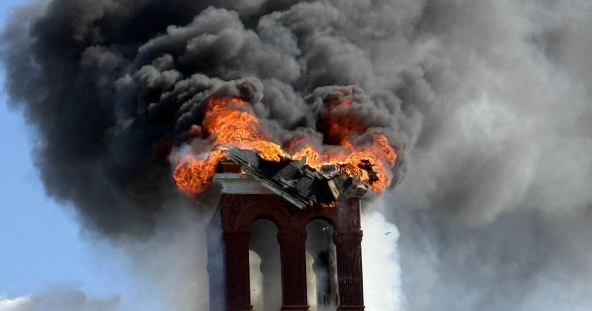 Blake Ridge Court Fire BREAKING: Historic Courthouse in flames | Police Fire ...