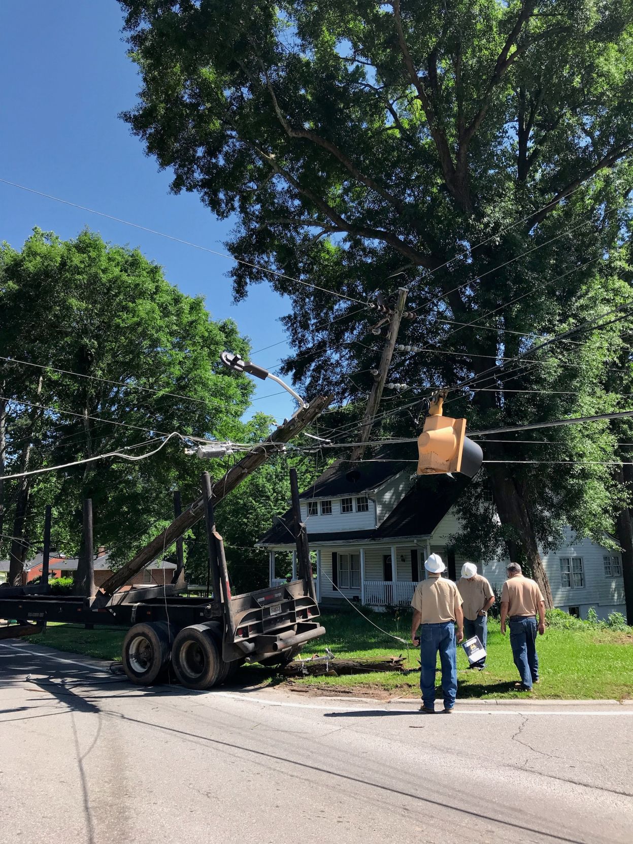 Truck takes out power lines | Local News | tribuneledgernews.com