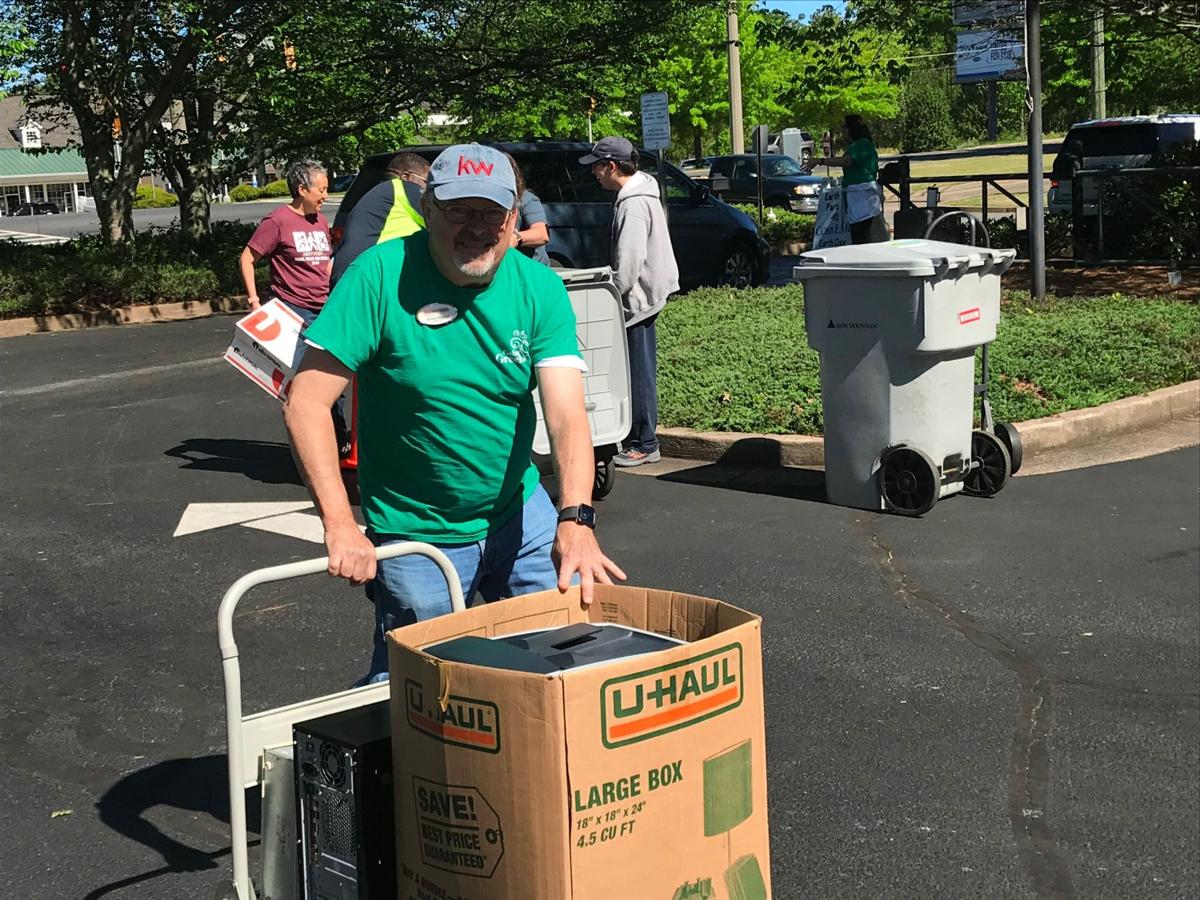 Chamber of commerce celebrates Earth Day with annual recycling event