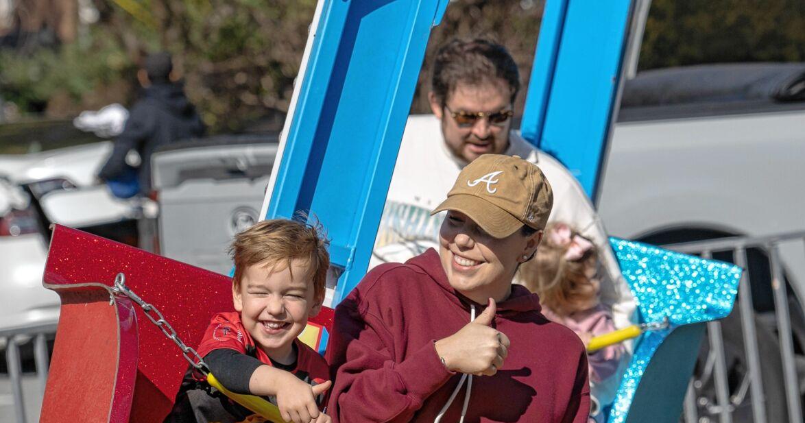 PHOTOS: Families enjoy music and carnival rides at Cadence Fair ...