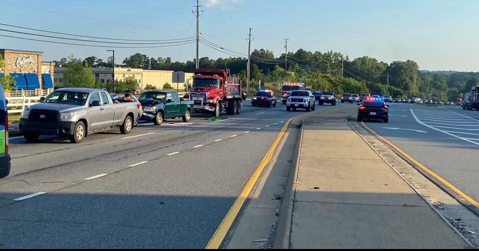 Police Lane closed on Highway 92 near Acworth due to crash Big Story