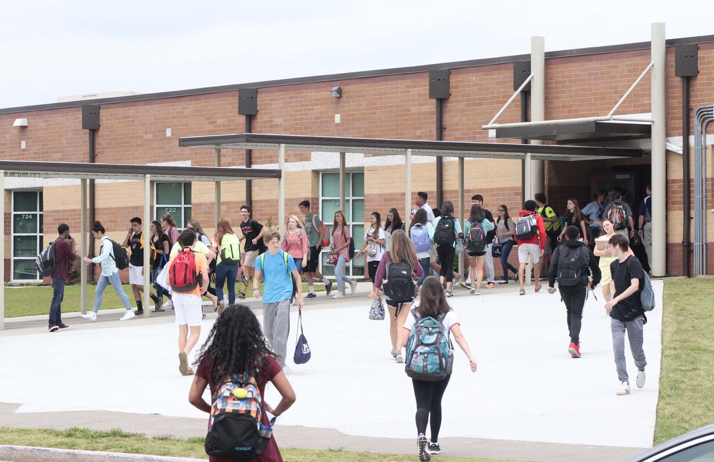 Woodstock Middle, High Schools placed on lockdown after stabbing