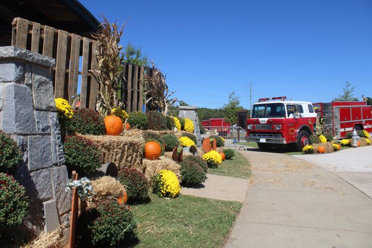 Vendors set up for Riverfest at Etowah River Park Events