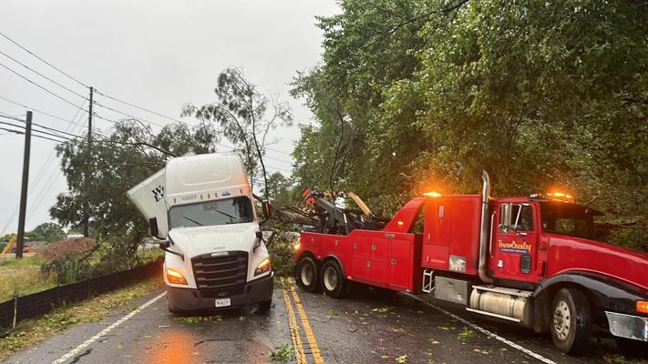 Severe thunderstorms cause downed trees and power outages | Local News ...