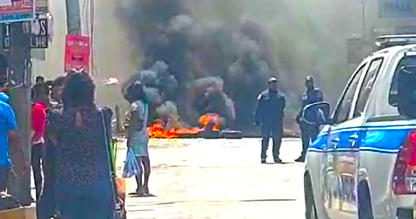 Chaguanas vendors, police in fiery stand-off - Vimarsana News