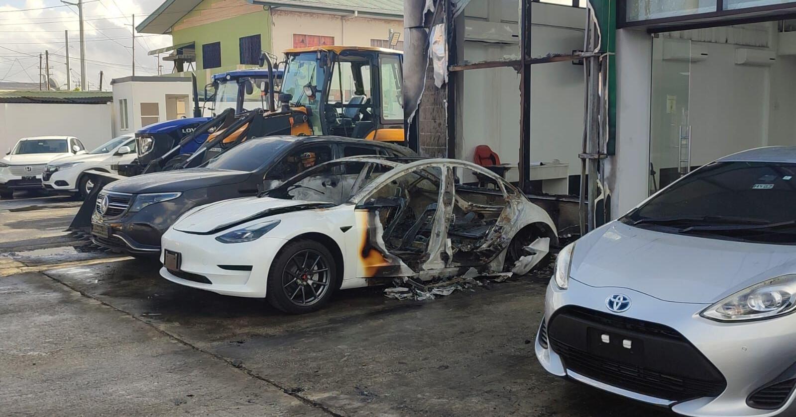 'Targeted' attack, as 15 vehicles burn - Vimarsana News