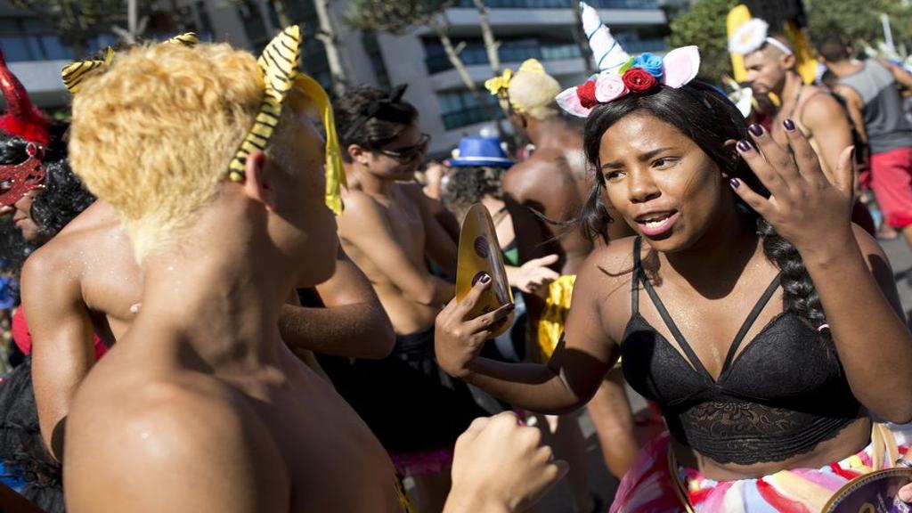 Ridicule of leaders, samba, skimpy garb at Brazil Carnival
